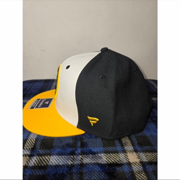 Boston Bruins Fanatics NHL Snapback Hat Vintage Logo OSFM - Picture 2 of 5